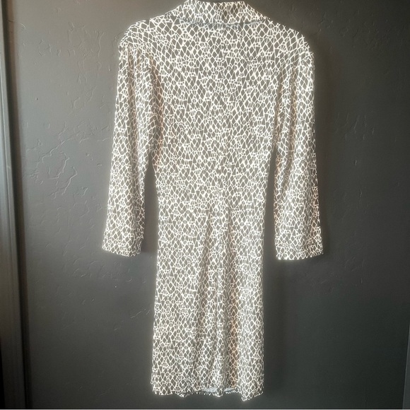 Laundry by design Los Angeles Elegant Black and White Wrap Dress 4 - Picture 8 of 14